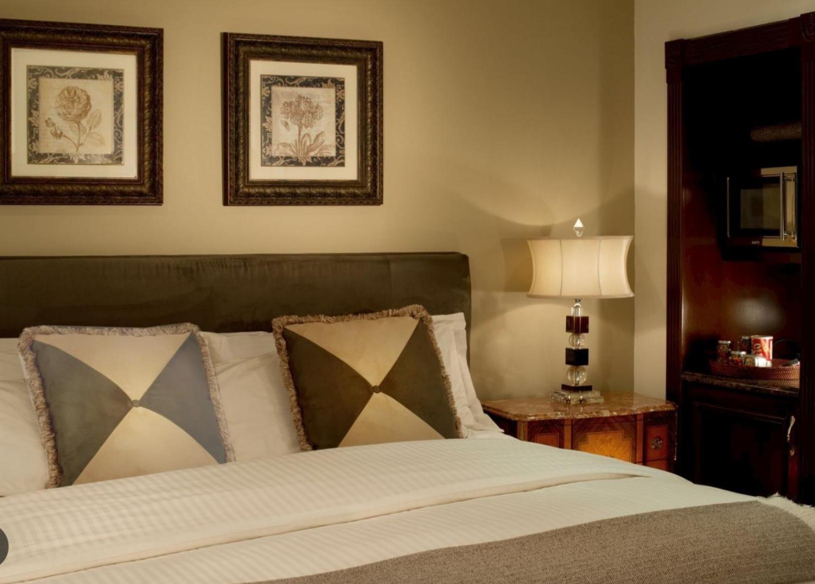 Empress Madani Palace Hotel Surrey Esterno foto