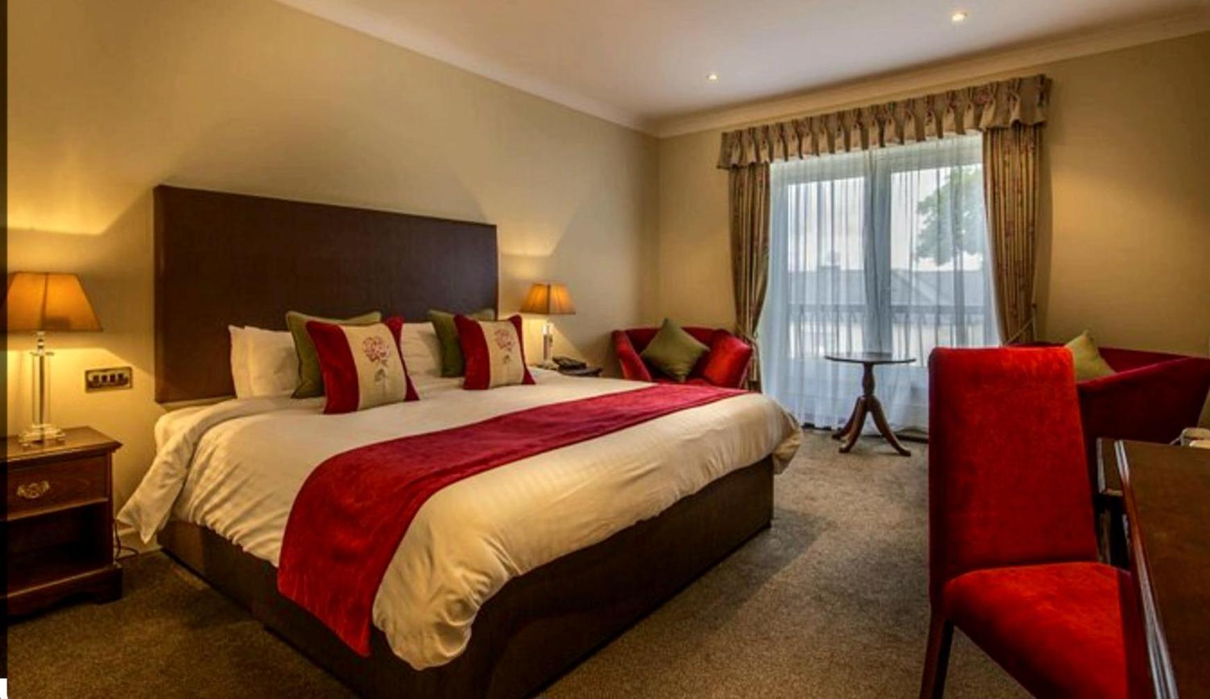 Empress Madani Palace Hotel Surrey Esterno foto